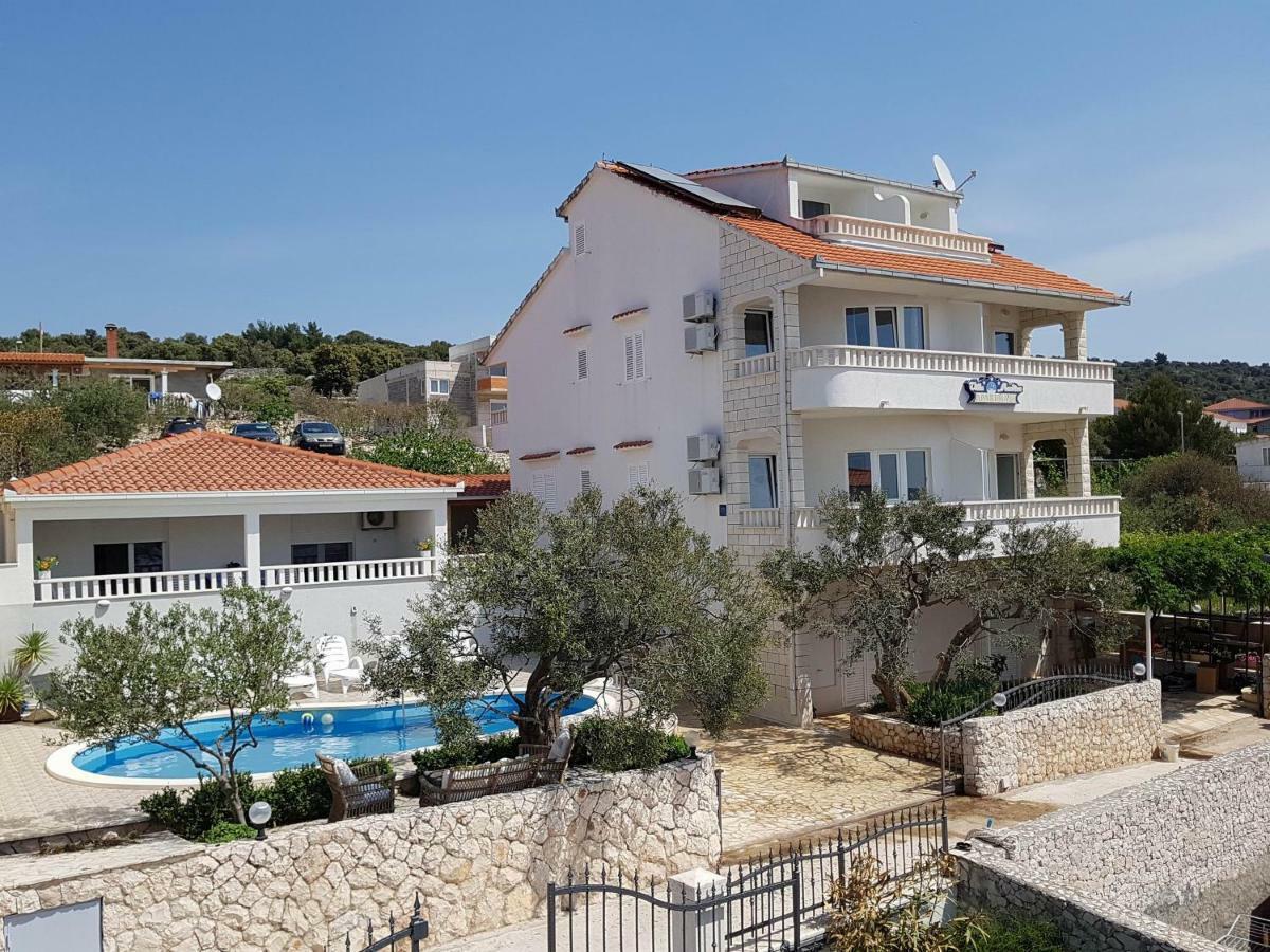 Villa Mandina Sevid Exterior photo