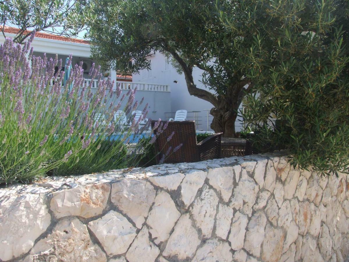 Villa Mandina Sevid Exterior photo